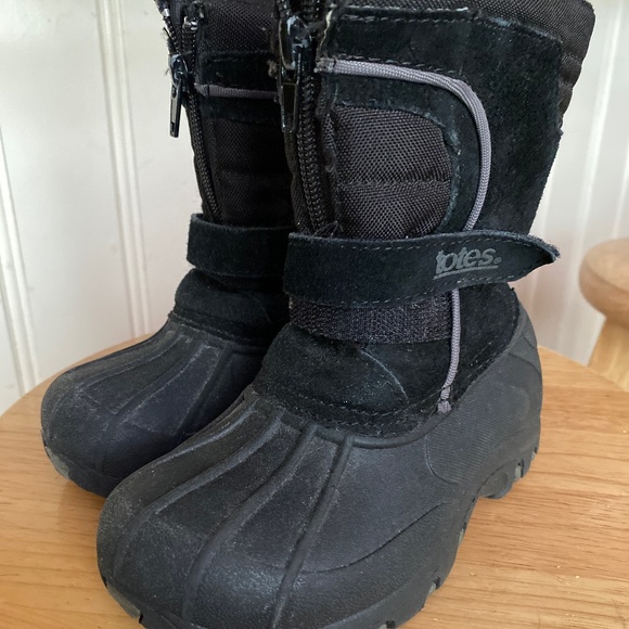 Totes Snowboots Toddler Size 9 - Picture 1 of 10